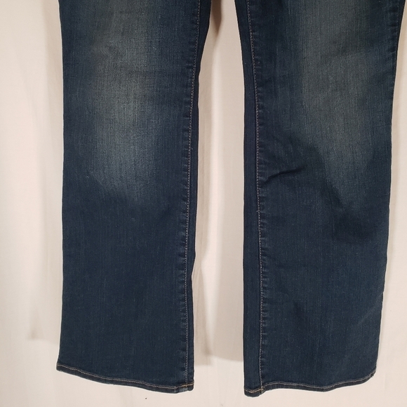 Eddie Bauer Curvy Boot Cut  Medium Washed Jeans Sz 8P - Picture 4 of 12
